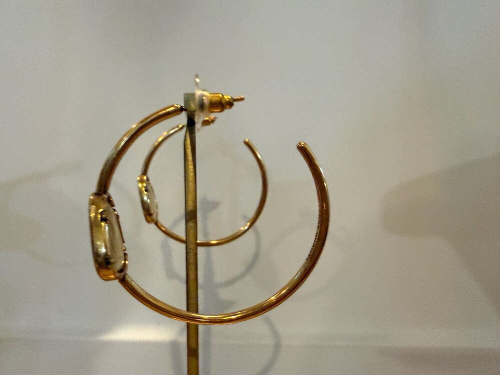 Kendra Scott Margot Hoop Earrings in Gold with Stone Accent - Picture 3 of 7